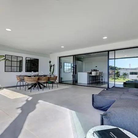 Ground Floor 2 Bedroom At Hills Apartment